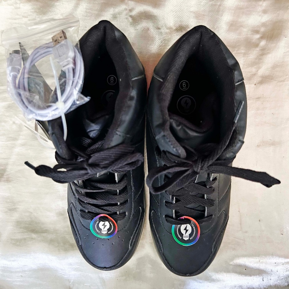 SHOES LITE-UP, MULTICOLOUR LIGHTS IN BOTH SOLE EDGES, EQUAL TO LADIES SIZE 8,